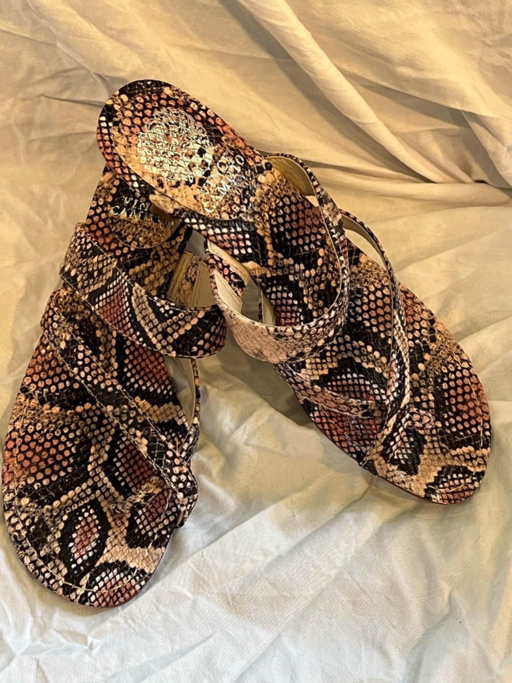 Vince camuto moentha snakeskin heel sandal. New!